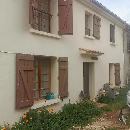 Apartment Loue Maison De Village A Hyeres/ Les Borrels